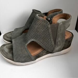 Sofft Shandi Olive Green Suede Wedge Sandals size 8.5